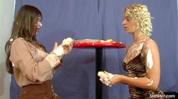 Messy Cake Fun Screencap 48 on www.sinx.com