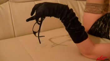 Pissing All Over Herself Screencap 67 on www.sinx.com