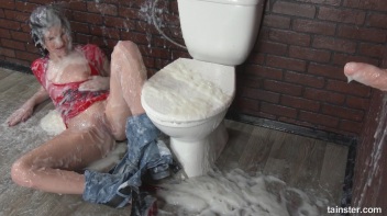 Slime Time On The Toilet!  Bathroom Break Gets Messy! Screencap 77 on www.sinx.com