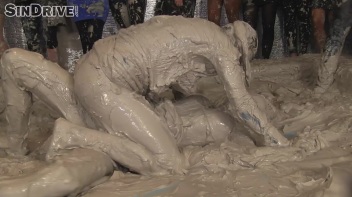 Muddy Wrestling: Regina vs. Kirsten Plant Screencap 102 on www.sinx.com