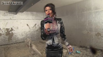 Muddy Wrestling: Regina vs. Kirsten Plant Screencap 112 on www.sinx.com