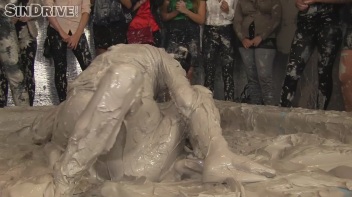 Muddy Wrestling: Regina vs. Kirsten Plant Screencap 20 on www.sinx.com