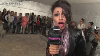 Muddy Wrestling: Regina vs. Kirsten Plant Screencap 32 on www.sinx.com