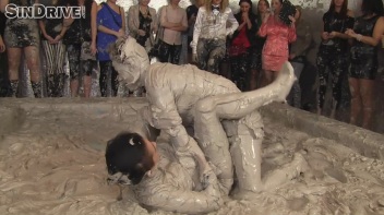 Muddy Wrestling: Regina vs. Kirsten Plant Screencap 38 on www.sinx.com