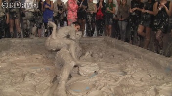 Muddy Wrestling: Regina vs. Kirsten Plant Screencap 41 on www.sinx.com