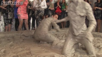 Muddy Wrestling: Regina vs. Kirsten Plant Screencap 53 on www.sinx.com