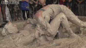 Muddy Wrestling: Regina vs. Kirsten Plant Screencap 75 on www.sinx.com