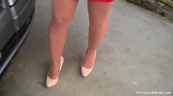 Car Wash Tries Experimental Golden Shower Technique Screencap 7 on www.sinx.com