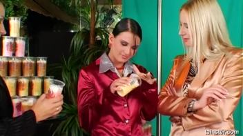 Epic Food Fight Screencap 6 on www.sinx.com