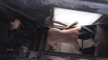 Auf der Treppe von 2 Herrin in die Arschfotze gefickt Screencap 36 on www.sinx.com