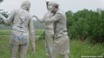 Rich Bimbos Gets Messy With Driver Screencap 84 on www.sinx.com