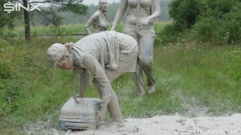 Rich Bimbos Gets Messy With Driver Screencap 85 on www.sinx.com