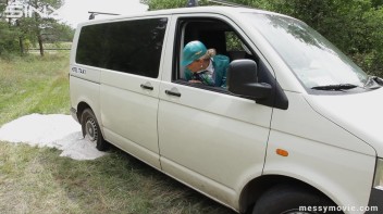 Rich Bimbos Gets Messy With Driver Screencap 3 on www.sinx.com