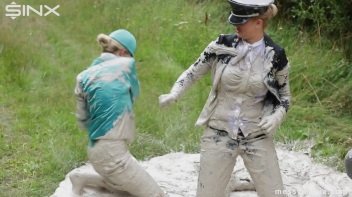 Rich Bimbos Gets Messy With Driver Screencap 39 on www.sinx.com