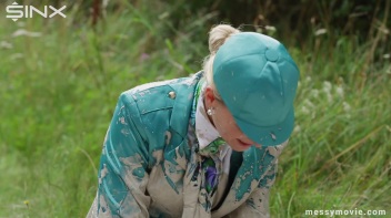 Rich Bimbos Gets Messy With Driver Screencap 43 on www.sinx.com