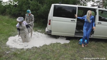 Rich Bimbos Gets Messy With Driver Screencap 50 on www.sinx.com