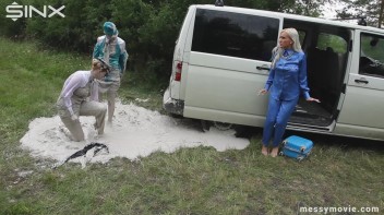 Rich Bimbos Gets Messy With Driver Screencap 51 on www.sinx.com