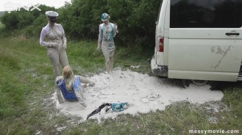 Rich Bimbos Gets Messy With Driver Screencap 56 on www.sinx.com