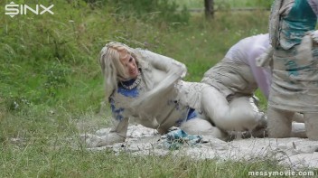 Rich Bimbos Gets Messy With Driver Screencap 57 on www.sinx.com