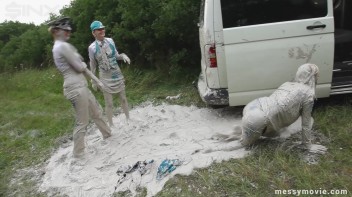 Rich Bimbos Gets Messy With Driver Screencap 59 on www.sinx.com