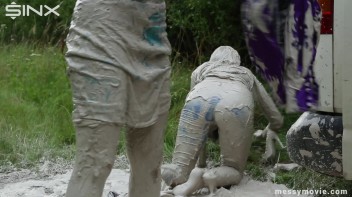 Rich Bimbos Gets Messy With Driver Screencap 62 on www.sinx.com