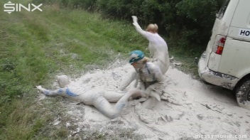 Rich Bimbos Gets Messy With Driver Screencap 68 on www.sinx.com