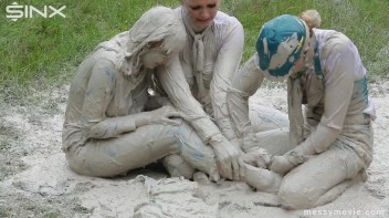 Rich Bimbos Gets Messy With Driver Screencap 70 on www.sinx.com