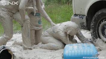 Rich Bimbos Gets Messy With Driver Screencap 72 on www.sinx.com