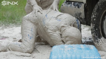 Rich Bimbos Gets Messy With Driver Screencap 74 on www.sinx.com