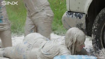 Rich Bimbos Gets Messy With Driver Screencap 75 on www.sinx.com