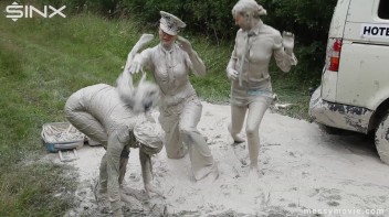 Rich Bimbos Gets Messy With Driver Screencap 76 on www.sinx.com