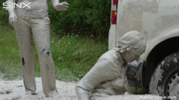 Rich Bimbos Gets Messy With Driver Screencap 80 on www.sinx.com