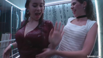 Showing Off In The Showers! Screencap 50 on www.sinx.com