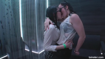 Showing Off In The Showers! Screencap 72 on www.sinx.com