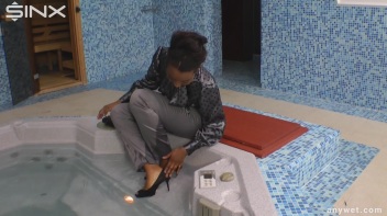 Fully Clothed Hot Tub Hotness Screencap 6 on www.sinx.com