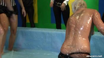 Glamorous Goo Girls Screencap 30 on www.sinx.com