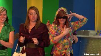 Glamorous Goo Girls Screencap 34 on www.sinx.com