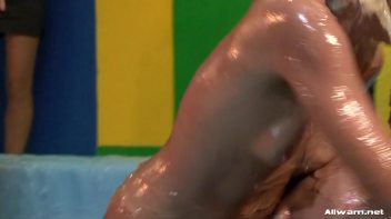 Glamorous Goo Girls Screencap 60 on www.sinx.com