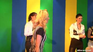 Glamorous Goo Girls Screencap 61 on www.sinx.com