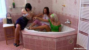 Champagne Bathtime Screencap 60 on www.sinx.com