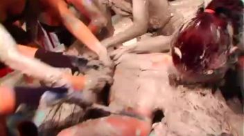 Fancy Chicks Get Messy In The Mud Screencap 49 on www.sinx.com