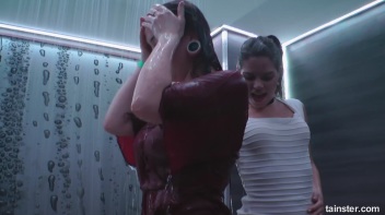 Showing Off In The Showers! Screencap 55 on www.sinx.com