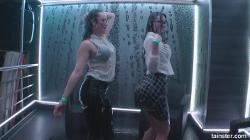 Showing Off In The Showers! Screencap 68 on www.sinx.com