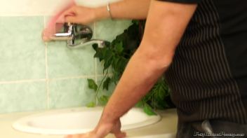 Adjusting Eurobabe Piss Faucets Screencap 1 on www.sinx.com