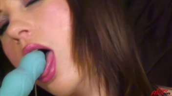 Bikini Babe's Oily Solo Bang Screencap 52 on www.sinx.com