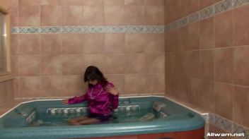 This Tub Is Fit For a Queen! Screencap 20 on www.sinx.com