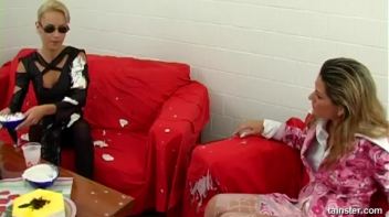 Fancy Chick Food Fight Screencap 15 on www.sinx.com