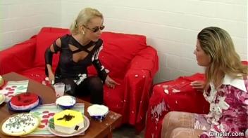 Fancy Chick Food Fight Screencap 19 on www.sinx.com