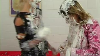 Fancy Chick Food Fight Screencap 48 on www.sinx.com