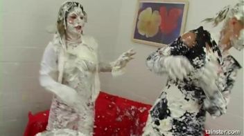 Fancy Chick Food Fight Screencap 72 on www.sinx.com